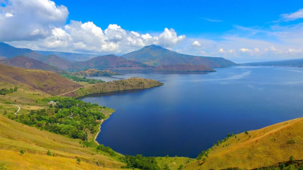 Mengeksplorasi Keindahan Destinasi Liburan di Danau Toba